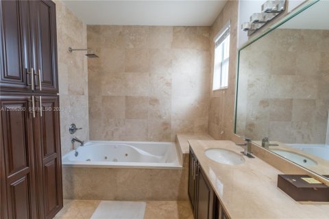 Villa ou maison à vendre à Doral, Floride: 5 chambres, 351.17 m2 № 2389499 - photo 28