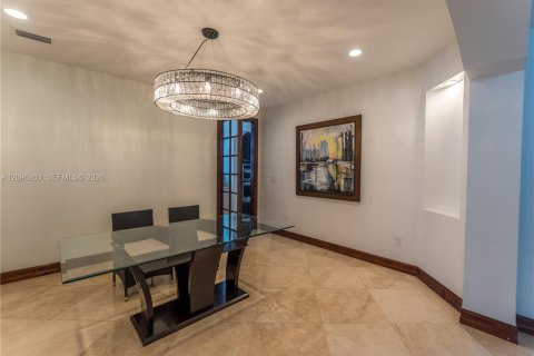 Villa ou maison à vendre à Doral, Floride: 5 chambres, 351.17 m2 № 2389499 - photo 19