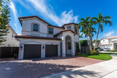 Villa ou maison à Doral, Floride 5 chambres, 351.17 m2 № 2389499