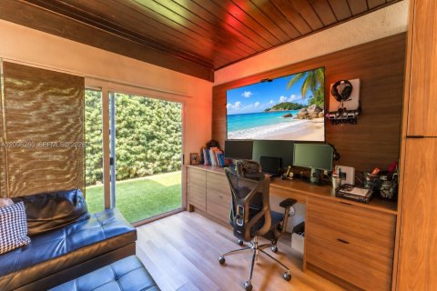 Villa ou maison à vendre à Doral, Floride: 5 chambres, 351.17 m2 № 2389499 - photo 17