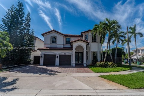 Villa ou maison à vendre à Doral, Floride: 5 chambres, 351.17 m2 № 2389499 - photo 2