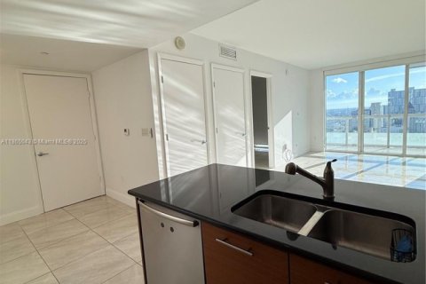 Condominio en venta en Miami, Florida, 1 dormitorio, 78.5 m2 № 2154614 - foto 5