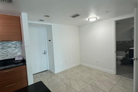 Condominio en venta en Miami, Florida, 1 dormitorio, 78.5 m2 № 2154614 - foto 8