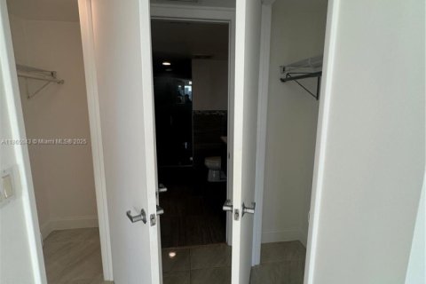 Condominio en venta en Miami, Florida, 1 dormitorio, 78.5 m2 № 2154614 - foto 16