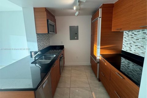 Condominio en venta en Miami, Florida, 1 dormitorio, 78.5 m2 № 2154614 - foto 11