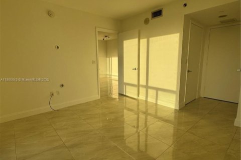 Condominio en venta en Miami, Florida, 1 dormitorio, 78.5 m2 № 2154614 - foto 15