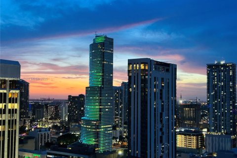 Condominio en Miami, Florida, 1 dormitorio  № 2154614