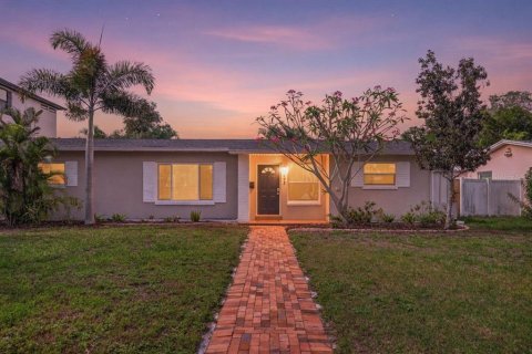 Villa ou maison à Saint Petersburg, Floride 3 chambres, 126.63 m2 № 2150818