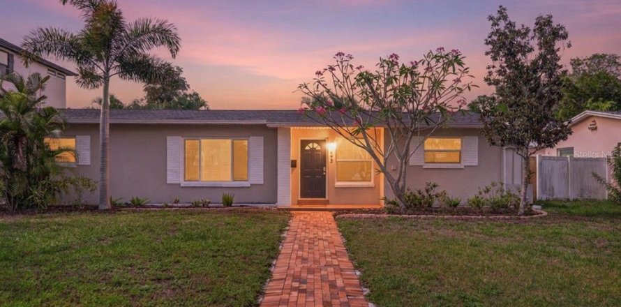 Villa ou maison à Saint Petersburg, Floride 3 chambres, 126.63 m2 № 2150818