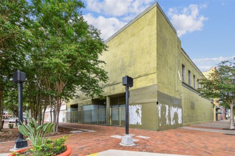 Commercial property in Tampa, Florida 899.67 sq.m. № 2102067