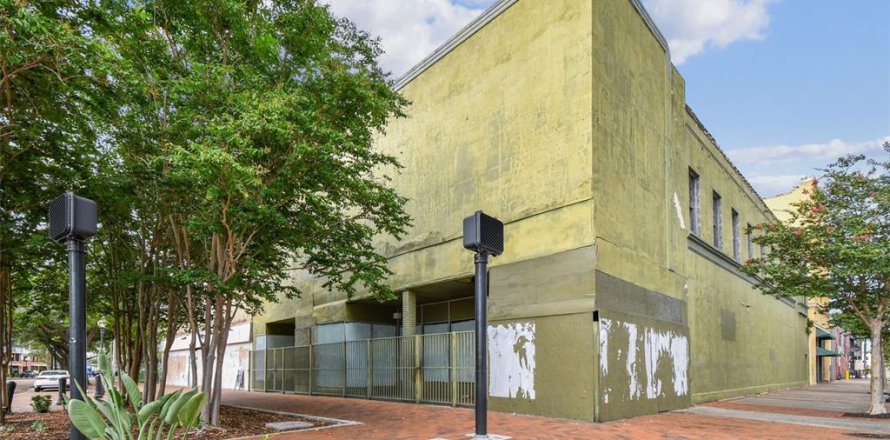 Commercial property in Tampa, Florida 899.67 sq.m. № 2102067