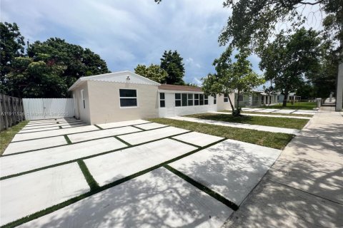 Immobilier commercial à louer à Hialeah, Floride: 13.94 m2 № 1968213 - photo 1