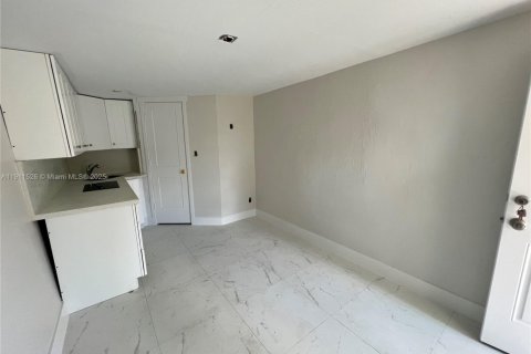 Immobilier commercial à louer à Hialeah, Floride: 13.94 m2 № 1968213 - photo 3