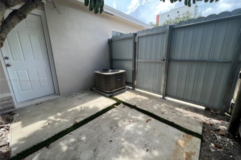 Immobilier commercial à louer à Hialeah, Floride: 13.94 m2 № 1968213 - photo 6