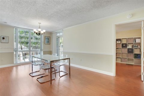 Condo in Coral Gables, Florida, 2 bedrooms  № 1802476 - photo 4