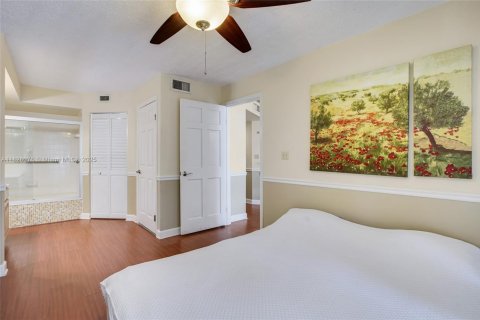 Condo in Coral Gables, Florida, 2 bedrooms  № 1802476 - photo 12