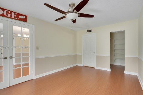 Condo in Coral Gables, Florida, 2 bedrooms  № 1802476 - photo 10