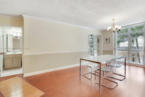 Condo in Coral Gables, Florida, 2 bedrooms  № 1802476 - photo 5