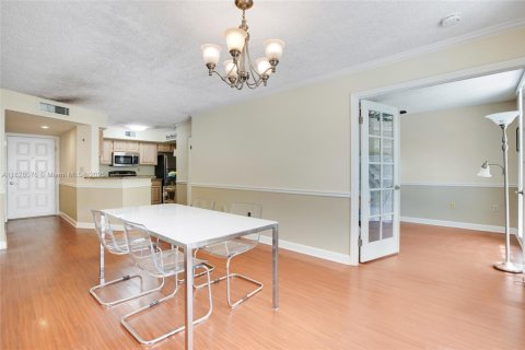Condo in Coral Gables, Florida, 2 bedrooms  № 1802476 - photo 2