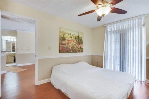 Condo in Coral Gables, Florida, 2 bedrooms  № 1802476 - photo 14