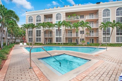 Condo in Coral Gables, Florida, 2 bedrooms  № 1802476 - photo 19