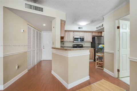 Condo in Coral Gables, Florida, 2 bedrooms  № 1802476 - photo 6