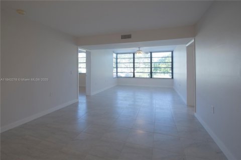 Condo in Davie, Florida, 2 bedrooms  № 1836326 - photo 18