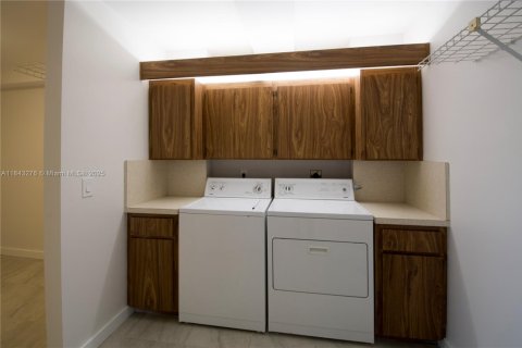 Condo in Davie, Florida, 2 bedrooms  № 1836326 - photo 16