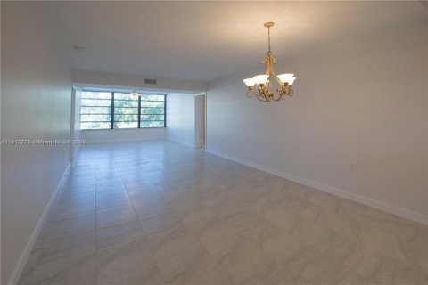 Condo in Davie, Florida, 2 bedrooms  № 1836326 - photo 12