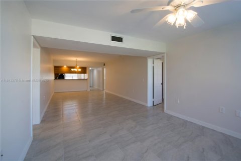 Condo in Davie, Florida, 2 bedrooms  № 1836326 - photo 13