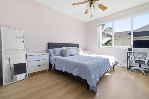 Townhouse in Weston, Florida 2 bedrooms, 110.55 sq.m. № 2026984 - photo 15