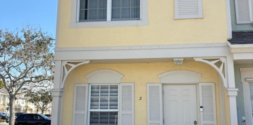 Таунхаус в Уэстон, Флорида 2 спальни, 110.55м2 № 2026984