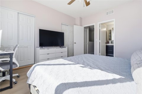 Townhouse in Weston, Florida 2 bedrooms, 110.55 sq.m. № 2026984 - photo 17