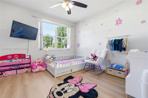 Townhouse in Weston, Florida 2 bedrooms, 110.55 sq.m. № 2026984 - photo 13