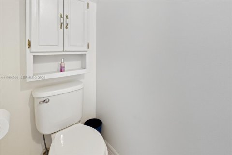 Townhouse in Weston, Florida 2 bedrooms, 110.55 sq.m. № 2026984 - photo 19