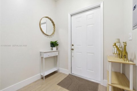 Townhouse in Weston, Florida 2 bedrooms, 110.55 sq.m. № 2026984 - photo 22