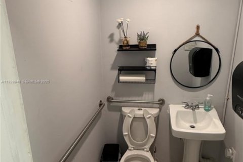 Купить коммерческую недвижимость в Норт-Майами, Флорида № 1982498 - фото 16