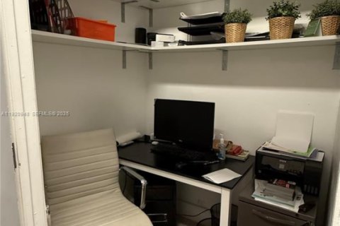 Купить коммерческую недвижимость в Норт-Майами, Флорида № 1982498 - фото 15