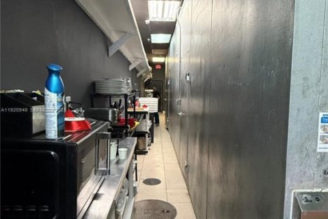 Купить коммерческую недвижимость в Норт-Майами, Флорида № 1982498 - фото 12