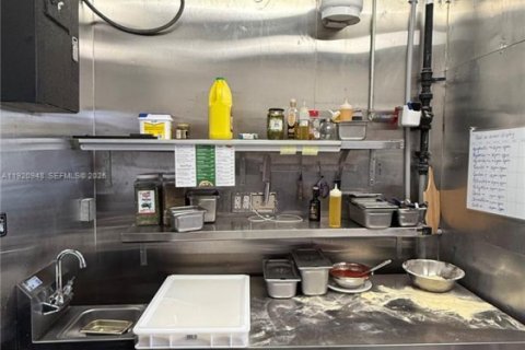 Купить коммерческую недвижимость в Норт-Майами, Флорида № 1982498 - фото 10