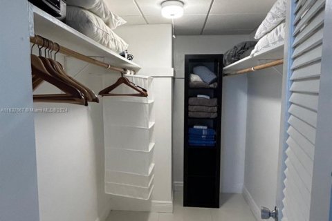 Copropriété à vendre à Hollywood, Floride: 1 chambre, 81.2 m2 № 1940369 - photo 10