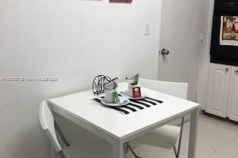 Copropriété à vendre à Hollywood, Floride: 1 chambre, 81.2 m2 № 1940369 - photo 12