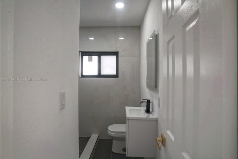 House in North Miami, Florida 4 bedrooms, 159.23 sq.m. № 2043014 - photo 19