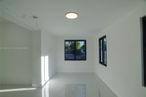 House in North Miami, Florida 4 bedrooms, 159.23 sq.m. № 2043014 - photo 23