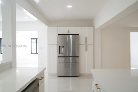 House in North Miami, Florida 4 bedrooms, 159.23 sq.m. № 2043014 - photo 7
