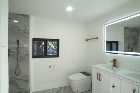 House in North Miami, Florida 4 bedrooms, 159.23 sq.m. № 2043014 - photo 28