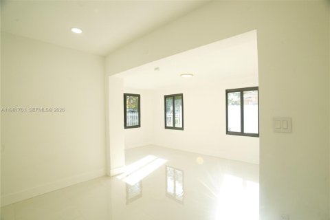House in North Miami, Florida 4 bedrooms, 159.23 sq.m. № 2043014 - photo 21