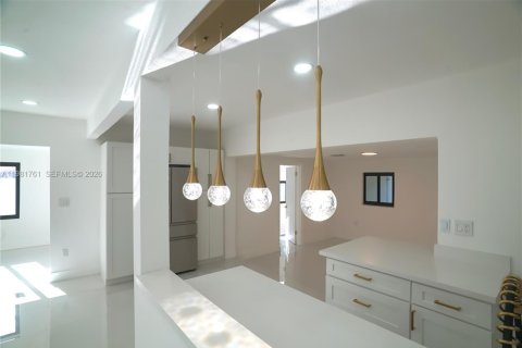 House in North Miami, Florida 4 bedrooms, 159.23 sq.m. № 2043014 - photo 10