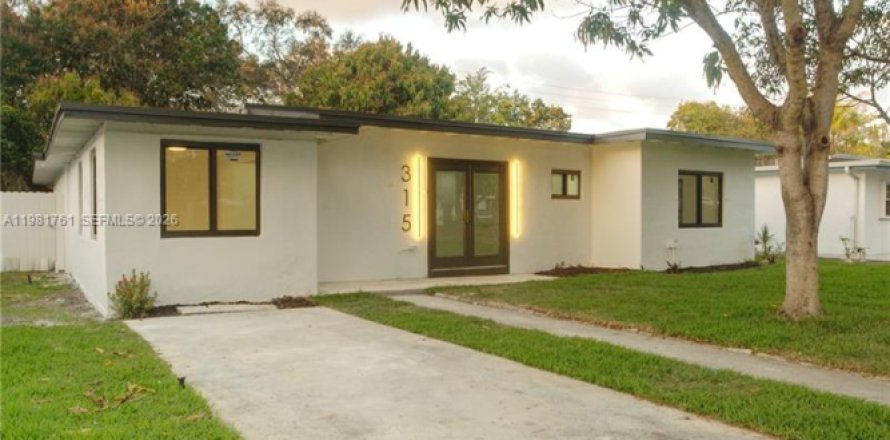 House in North Miami, Florida 4 bedrooms, 159.23 sq.m. № 2043014