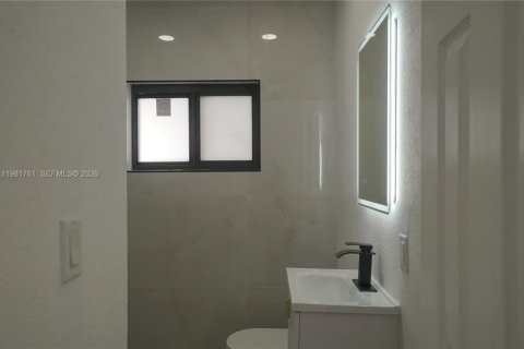 House in North Miami, Florida 4 bedrooms, 159.23 sq.m. № 2043014 - photo 18